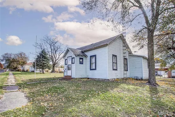 338 W Rowe ST, Roodhouse, IL 62082