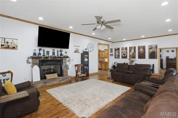 16705 Oak Hill Dr RD, Houston, MO 65483