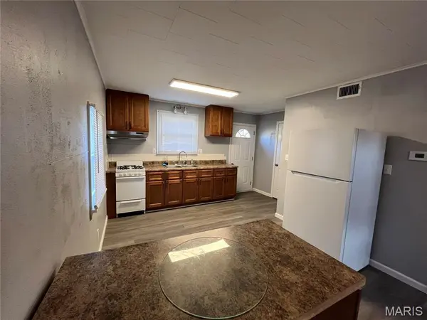 8 N Edison ST, Freeburg, IL 62243