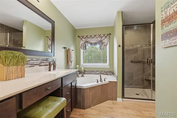 28 Seabiscuit DR, St Charles, MO 63301