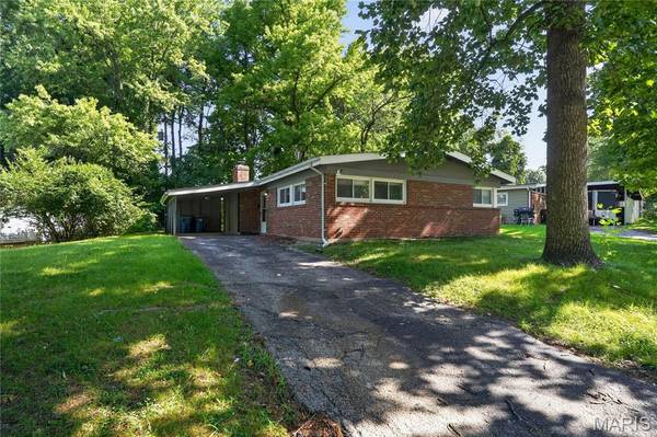 8313 Pepperidge DR, Berkeley, MO 63134