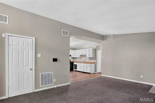 8313 Pepperidge DR, Berkeley, MO 63134