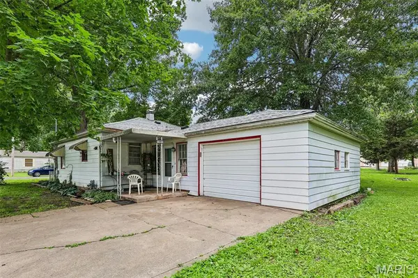 417 E Saint John ST, Litchfield, IL 62056