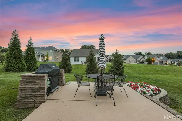 208 Fountain DR, Glen Carbon, IL 62034