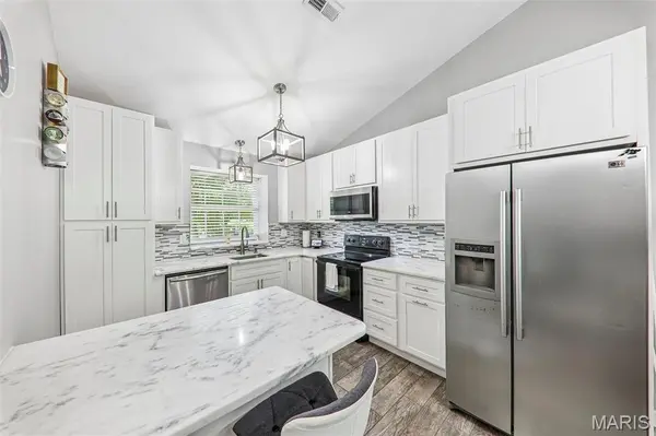 12948 Autumn View DR, St Louis, MO 63146