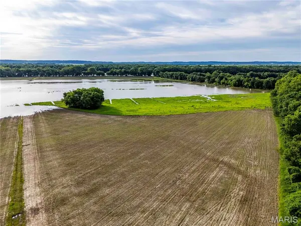 00 100 HWY, Kampsville, IL 62053