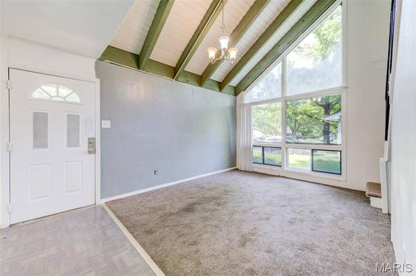 2797 Dawnview DR, Florissant, MO 63031