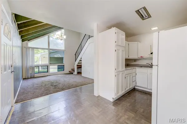 2797 Dawnview DR, Florissant, MO 63031