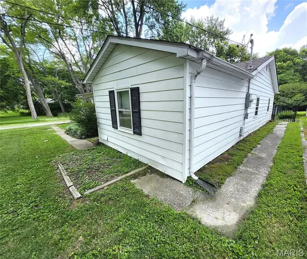 108 EDDING LN, Fairview Heights, IL 62208