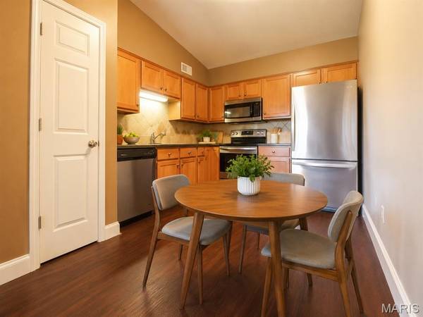 1 Berview CIR #B, Mehlville, MO 63129