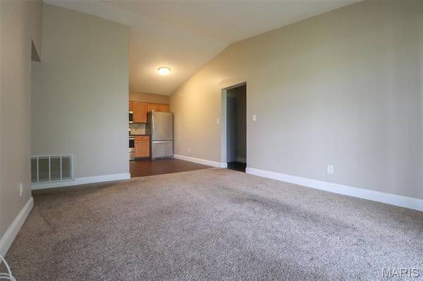 1 Berview CIR #B, Mehlville, MO 63129