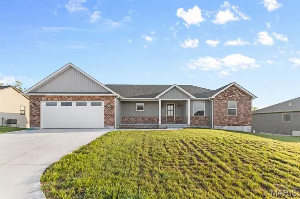 825 Barclay DR, Farmington, MO 63640