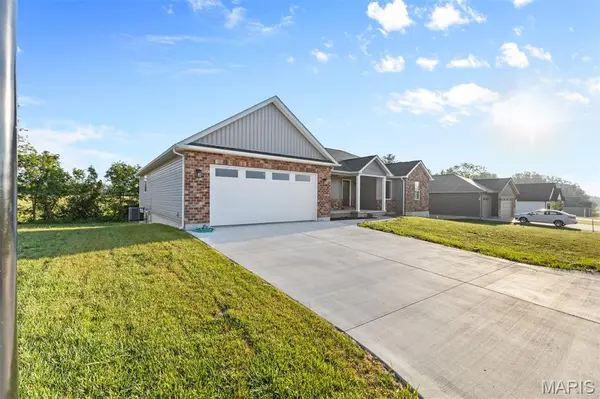 825 Barclay DR, Farmington, MO 63640