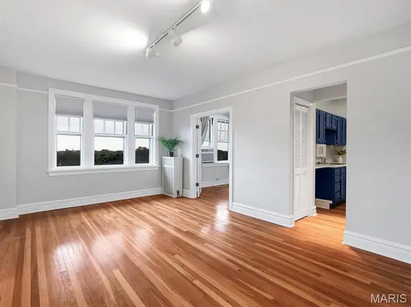 3438 Russell BLVD #804, St Louis, MO 63104