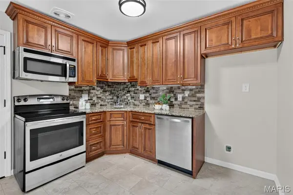7323 Cartwheel LN, Hazelwood, MO 63042