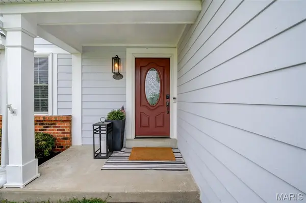 1094 Harness DR, St Charles, MO 63304
