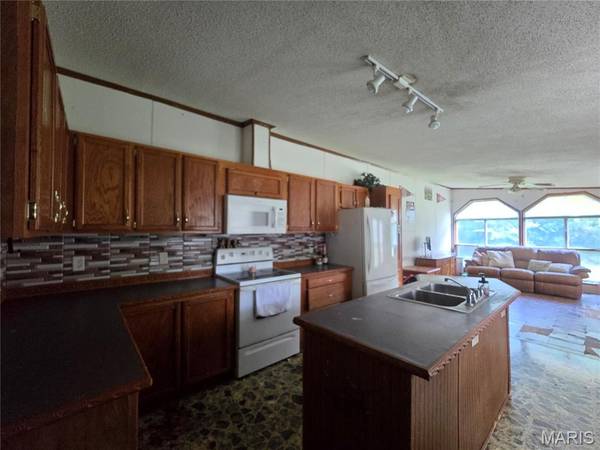9472 Walnut LN, Bonne Terre, MO 63628