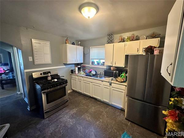 9006 Edna ST, St Louis, MO 63147