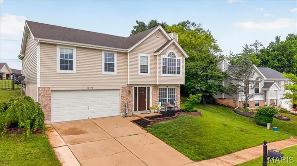 1873 Fox Pointe DR, Arnold, MO 63010
