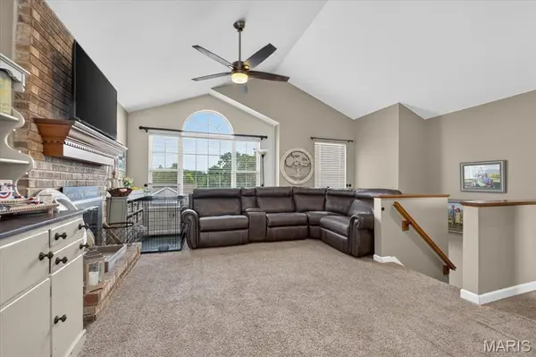 1873 Fox Pointe DR, Arnold, MO 63010