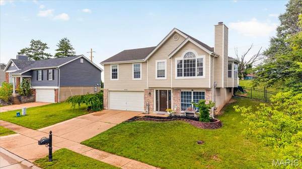 1873 Fox Pointe DR, Arnold, MO 63010
