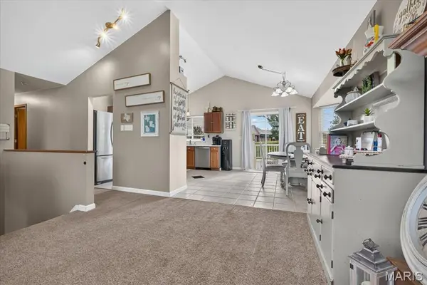 1873 Fox Pointe DR, Arnold, MO 63010