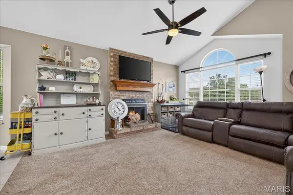 1873 Fox Pointe DR, Arnold, MO 63010
