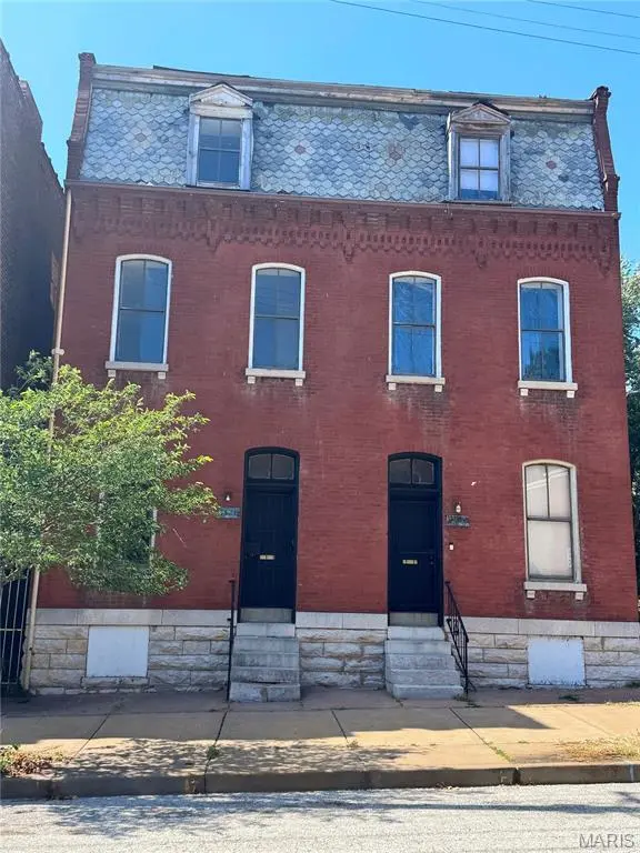 1519 Mallinckrodt ST, St Louis, MO 63107