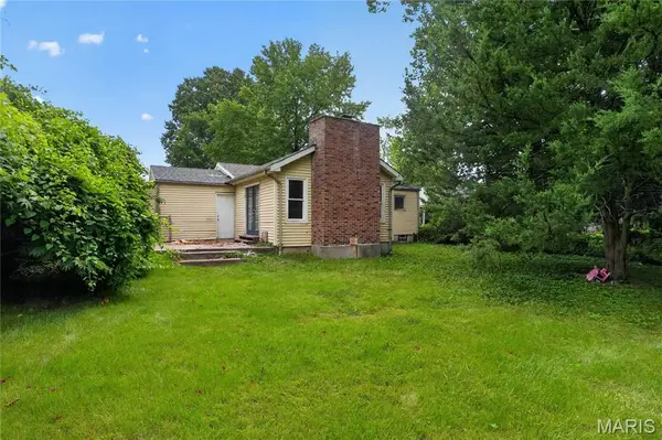 1818 Prior DR, St Louis, MO 63136