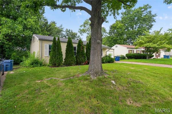 1818 Prior DR, St Louis, MO 63136