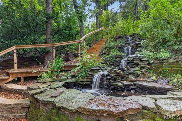 11355 Cragwold RD, Sunset Hills, MO 63122