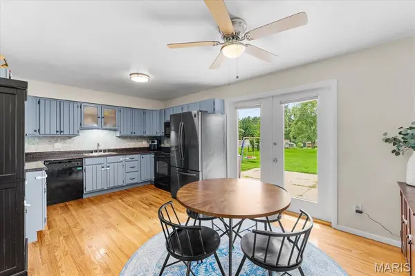 108 DORCHESTER DR, Belleville, IL 62223
