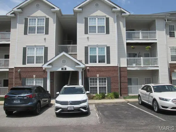 39 Kassebaum LN #102, St Louis, MO 63129