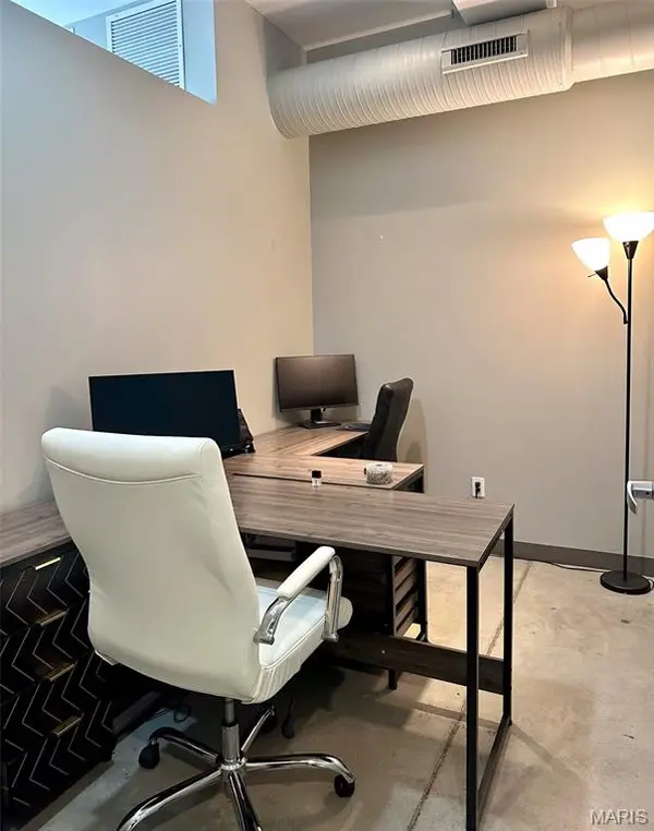 2010 S 8th ST, St Louis, MO 63104