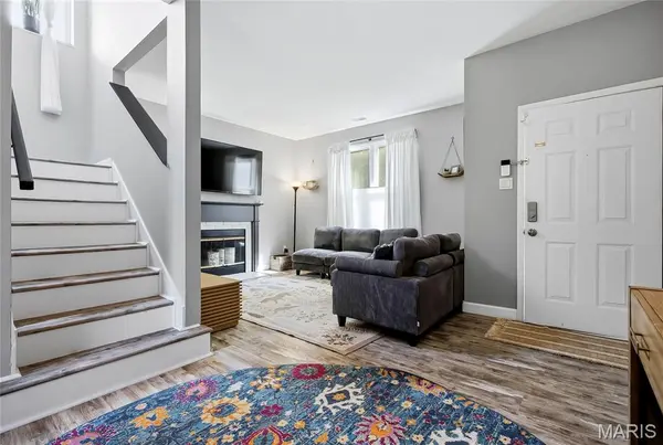 4122 Westminster PL, St Louis, MO 63108