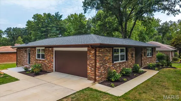 1040 Bridgeport DR, Ellisville, MO 63011