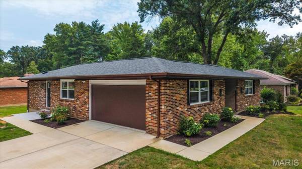 1040 Bridgeport DR, Ellisville, MO 63011