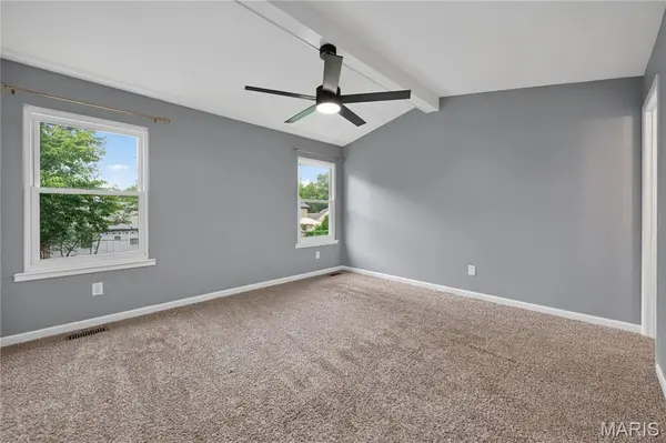 3036 Country Knoll DR, St Charles, MO 63303