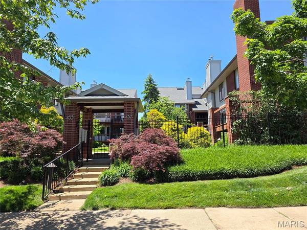 433 Clara AVE #12, St Louis, MO 63112