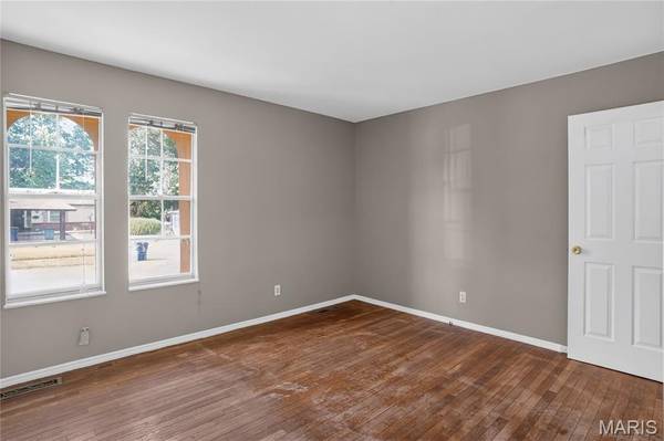 5129 Longhorn TRL, Florissant, MO 63033