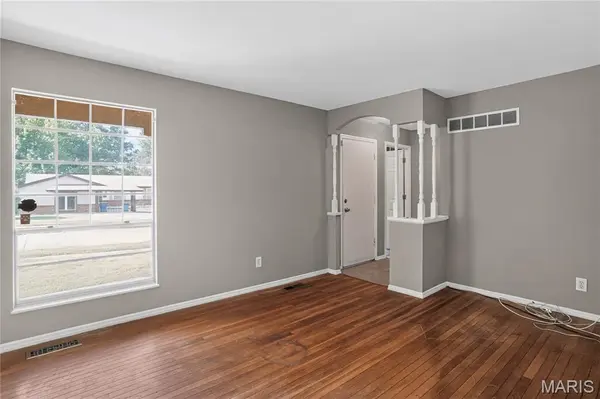5129 Longhorn TRL, Florissant, MO 63033
