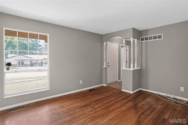 5129 Longhorn TRL, Florissant, MO 63033