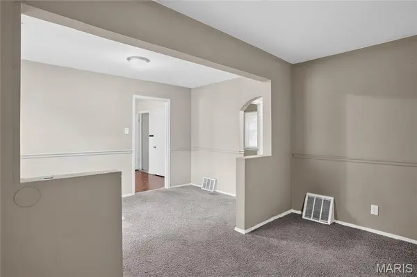 10107 Green Valley DR, St Louis, MO 63136