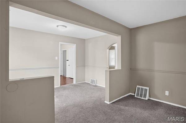 10107 Green Valley DR, St Louis, MO 63136