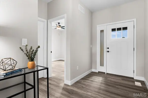 8085 Villa Valley LN, Caseyville, IL 62232