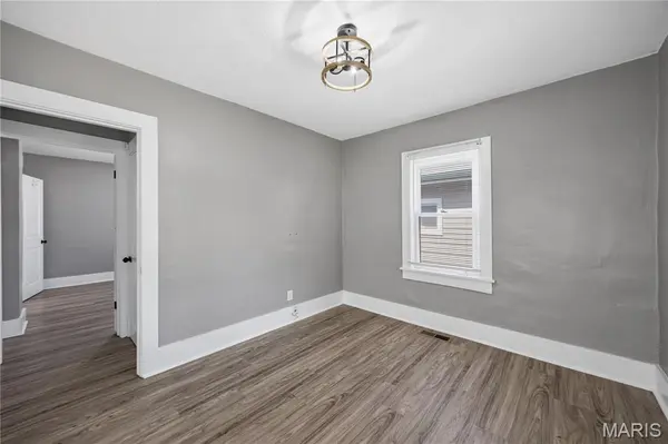 4352 Chippewa ST, St Louis, MO 63116