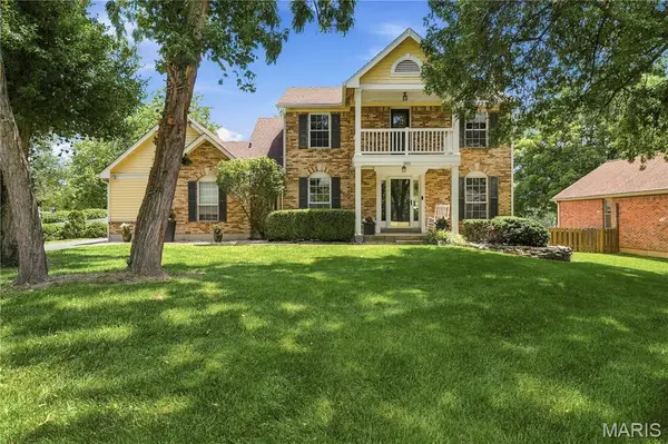 303 Fox Briar LN, Ballwin, MO 63021