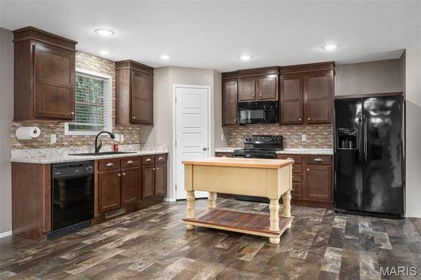 64 Wild Horse DR, Foley, MO 63347