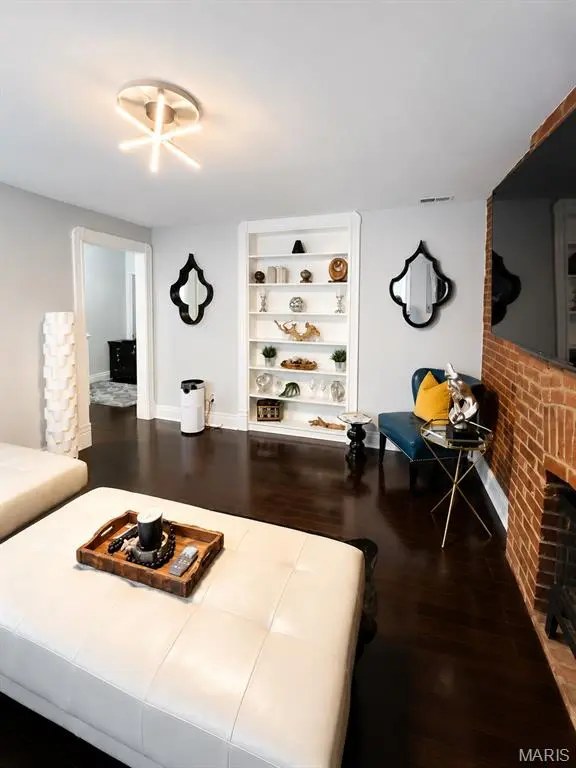 2630 S Jefferson AVE, St Louis, MO 63118