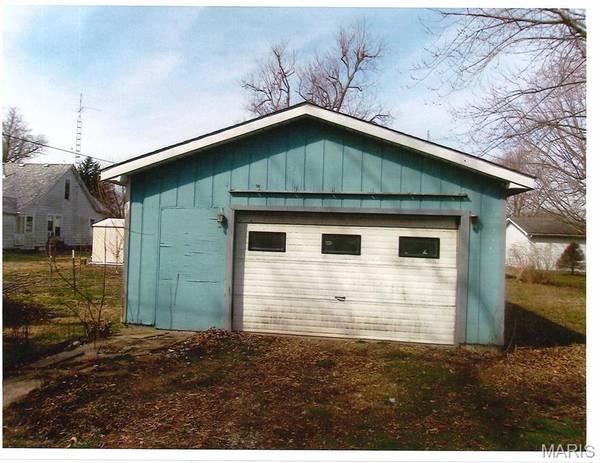 313 N 1st ST, Witt, IL 62094